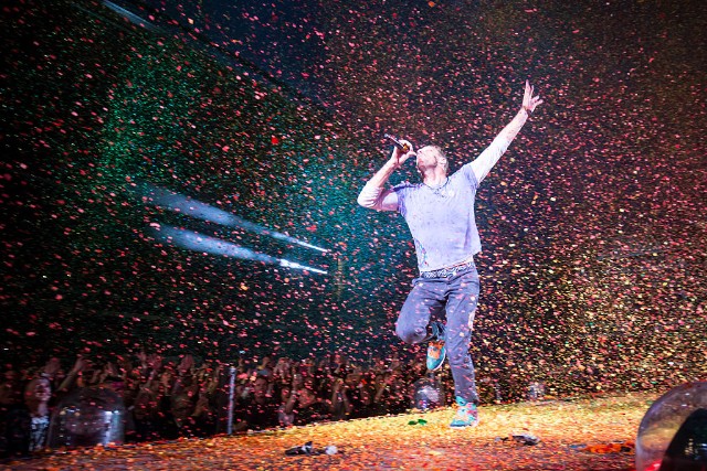 Coldplay prekvapuje klipom k piesni Amazing Day.