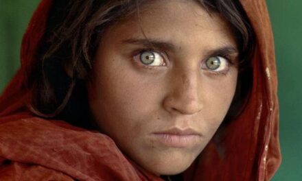 „Afganské dievča“ získalo štatút utečenca