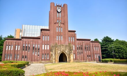 Mladík pobodal pred univerzitou v Tokiu troch ľudí. Chcel zomrieť, lebo sa mu nedarilo v štúdiu!?