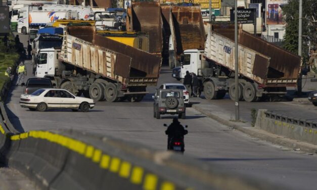 Trojdňový štrajk vodičov v Libanone zablokoval diaľnice a spôsobil zatvorenie škôl i obchodov