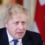 Boris Johnson dostane pokutu za večierky v budovách britskej vlády