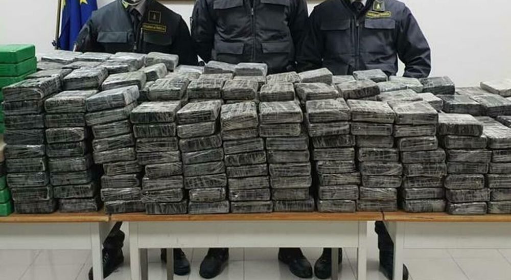 V meste Terst policajti zhabali 4,3 tony kokaínu