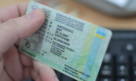 EÚ navrhla dočasne zmierniť požiadavky pre ukrajinské vodičské doklady