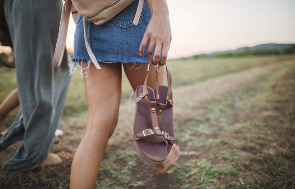 Chôdza naboso je nový trend praktizujúci nielen v lete. Načo si dať pozor!?