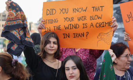 Irán a povstania: Mladí ľudia bojujú za práva žien!?