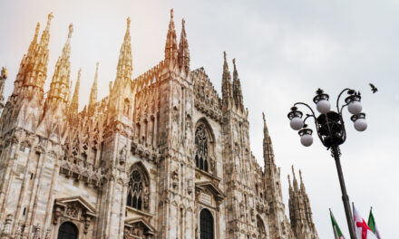 V Miláne vybuchla dodávka s kyslíkovými bombami, na ulici horia autá!?