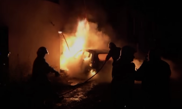 Francúzsko: Počas šiestej noci nepokojov zatkli 157 ľudí; zomrel mladý hasič!?